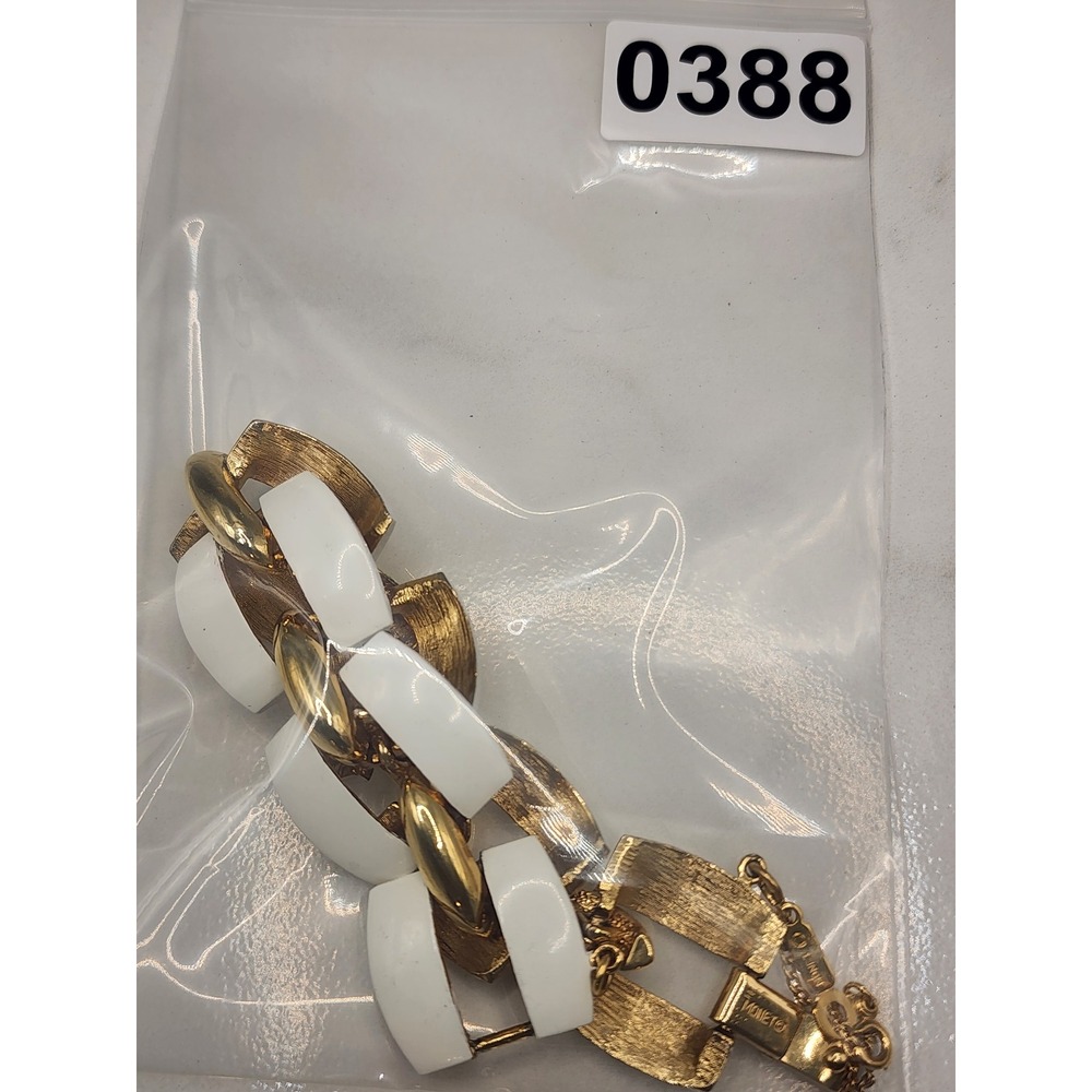 Vintage Monet White Enamel Gold Tone Link Bracelet Safety Chain READ - Picture 12 of 12